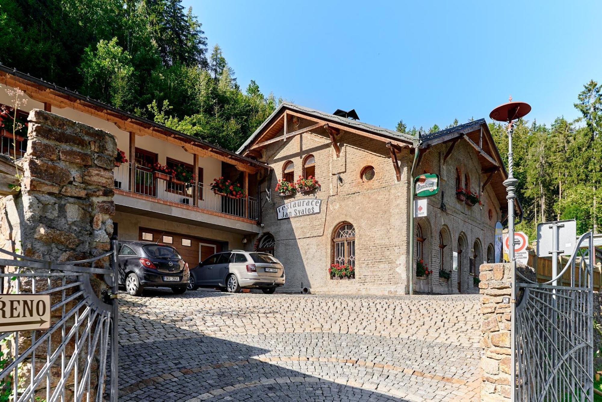 Apartmany Svatosske Skaly 洛克特 外观 照片