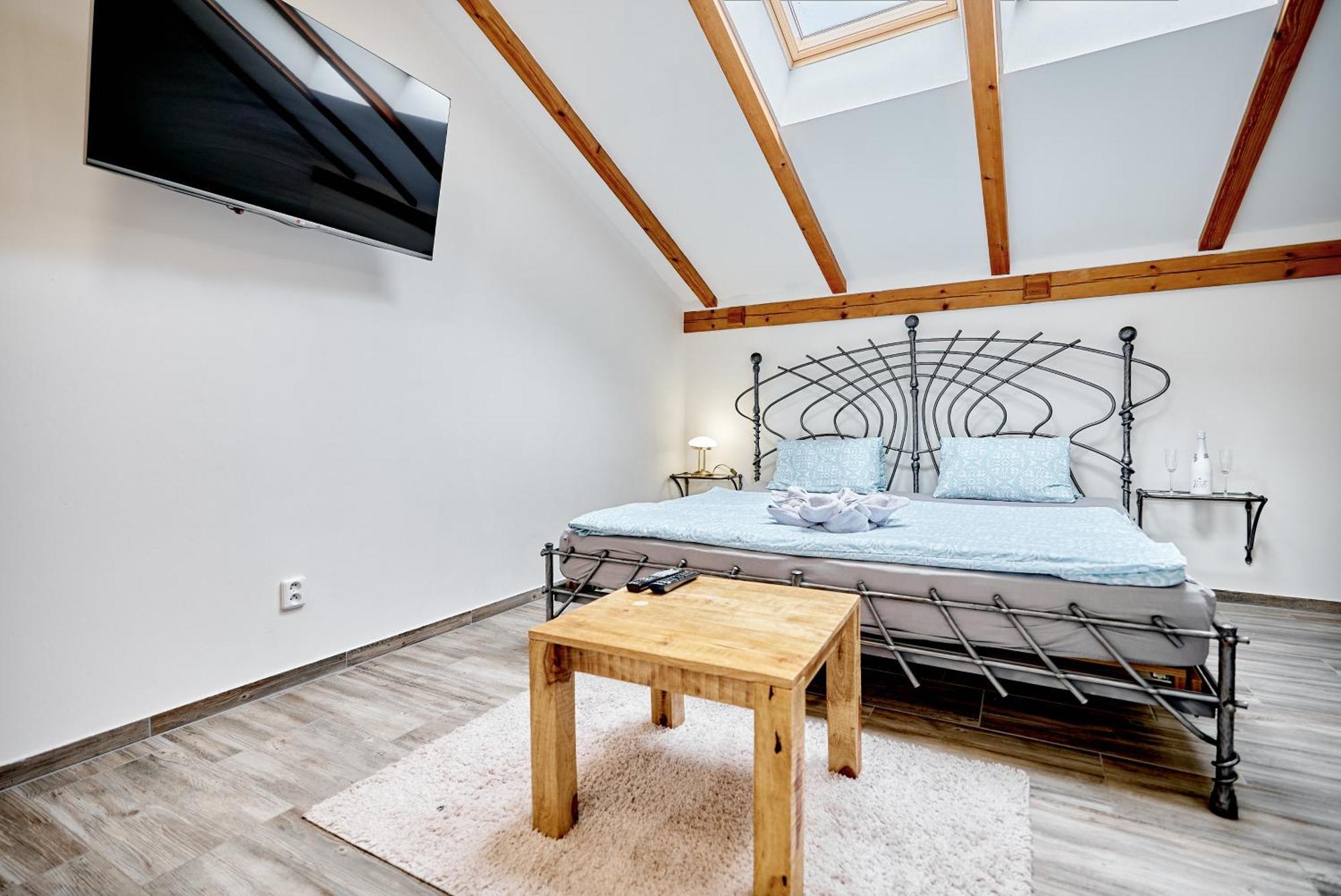 Apartmany Svatosske Skaly 洛克特 外观 照片